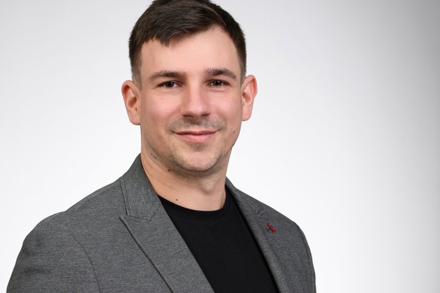 Zdjęcie biznesowe dla mężczyzn – kluczowe elementy profesjonalnego wizerunku